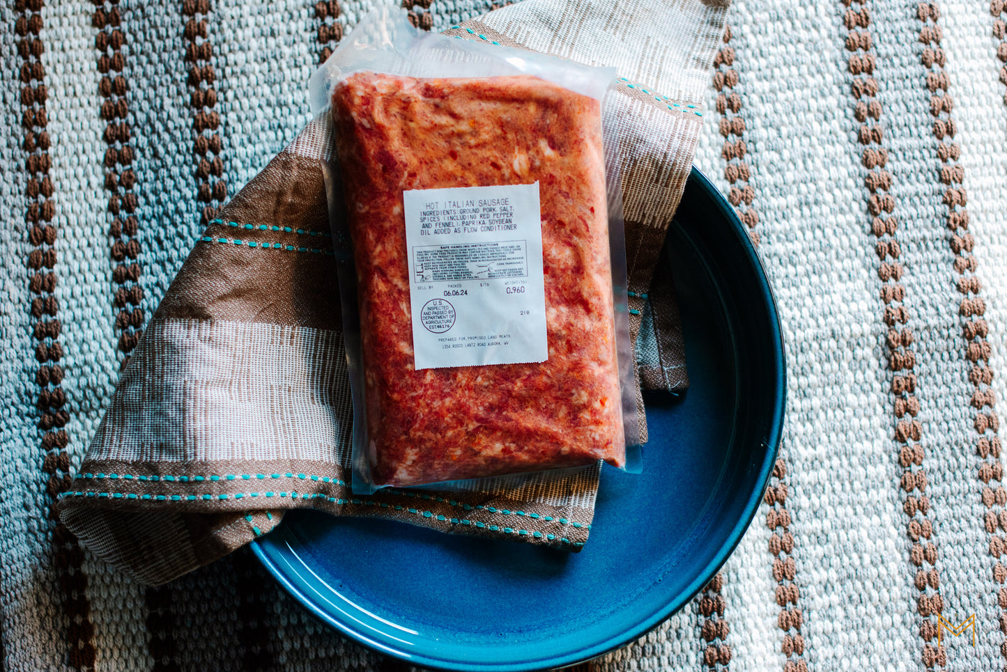 1-pound pack of farm-raised loose hot Italian sausage, made from premium, pasture-raised pork, with rich spices and a bold, spicy kick.